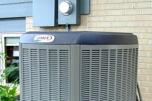 What features can reduce an air conditioner’s noise